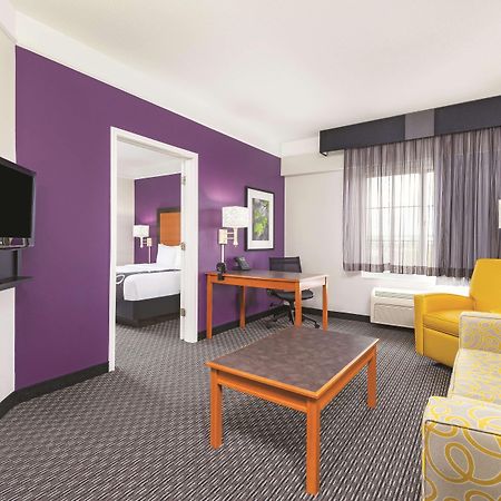 Отель La Quinta By Wyndham St. Louis Westport Мэриленд-Хайтс Экстерьер фото