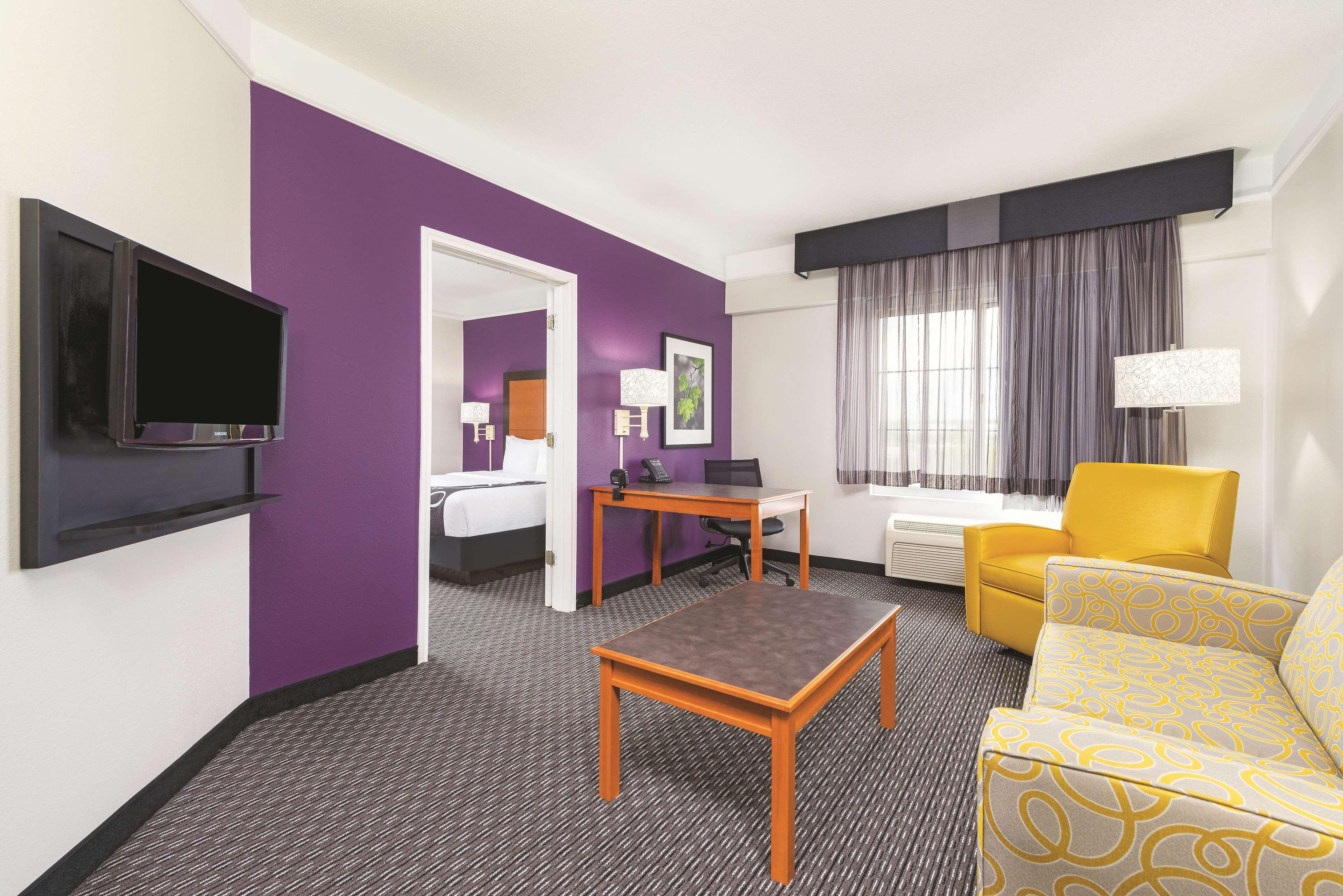Отель La Quinta By Wyndham St. Louis Westport Мэриленд-Хайтс Экстерьер фото