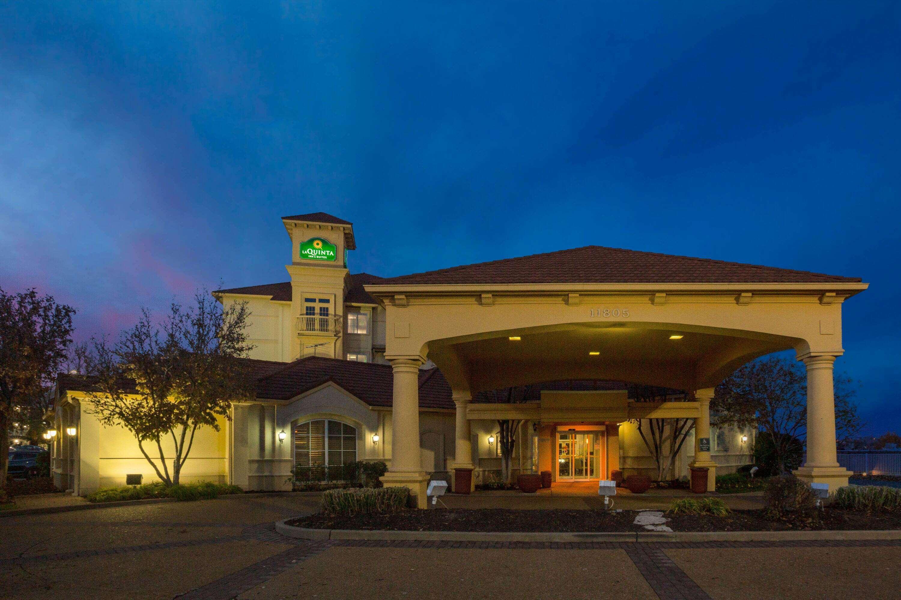 Отель La Quinta By Wyndham St. Louis Westport Мэриленд-Хайтс Экстерьер фото