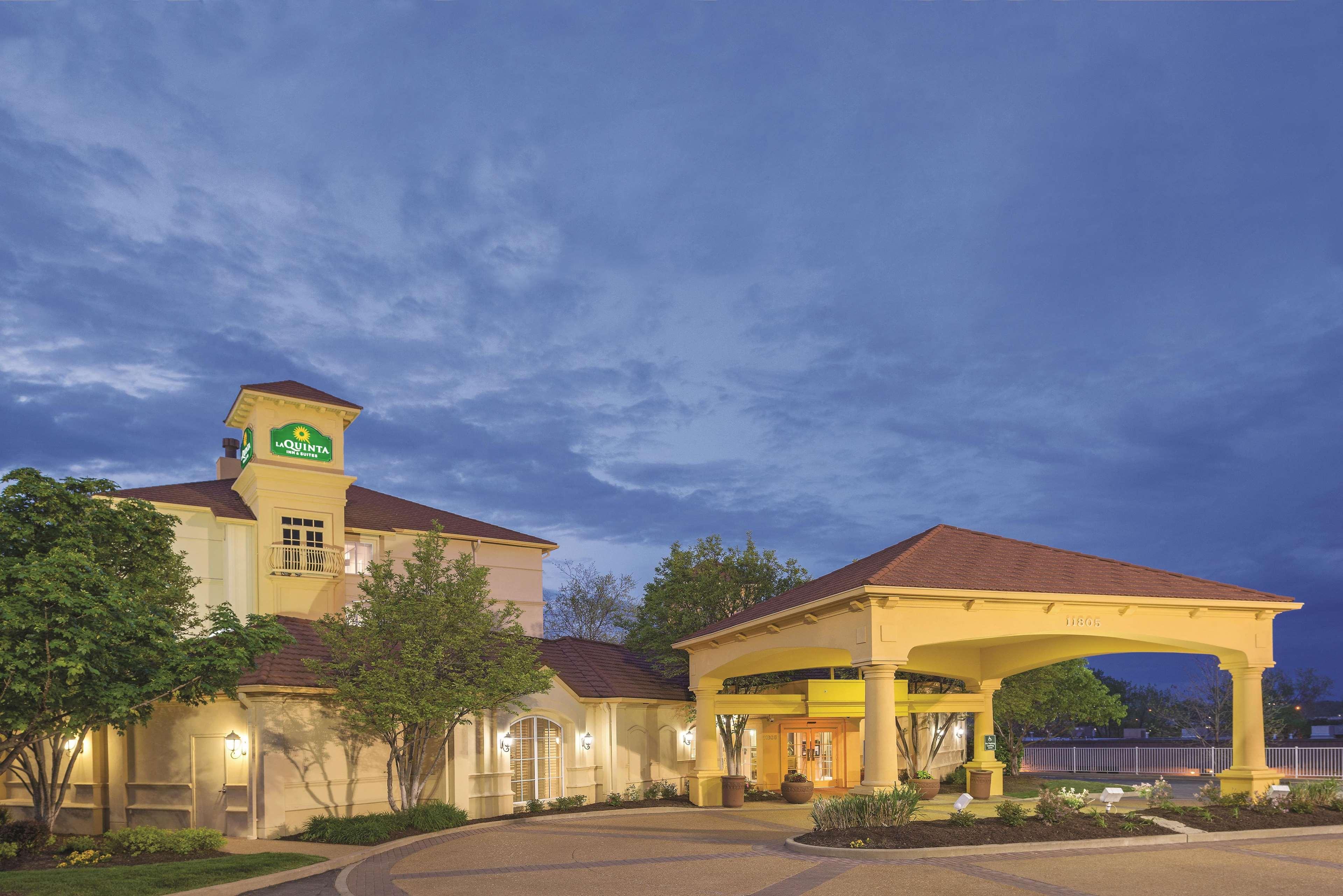 Отель La Quinta By Wyndham St. Louis Westport Мэриленд-Хайтс Экстерьер фото