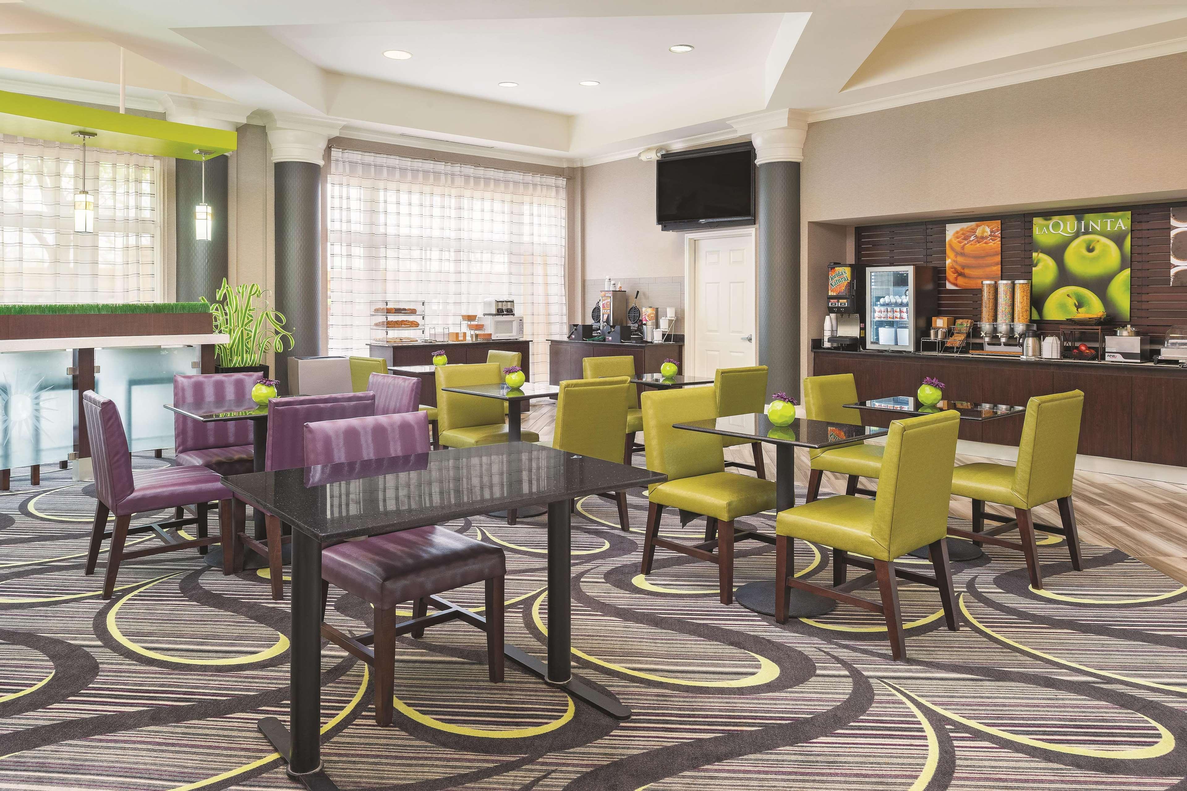 Отель La Quinta By Wyndham St. Louis Westport Мэриленд-Хайтс Экстерьер фото