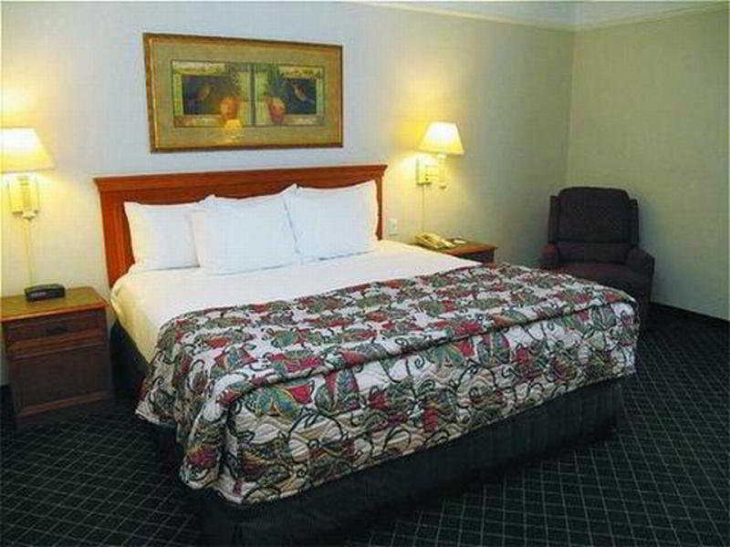 Отель La Quinta By Wyndham St. Louis Westport Мэриленд-Хайтс Экстерьер фото