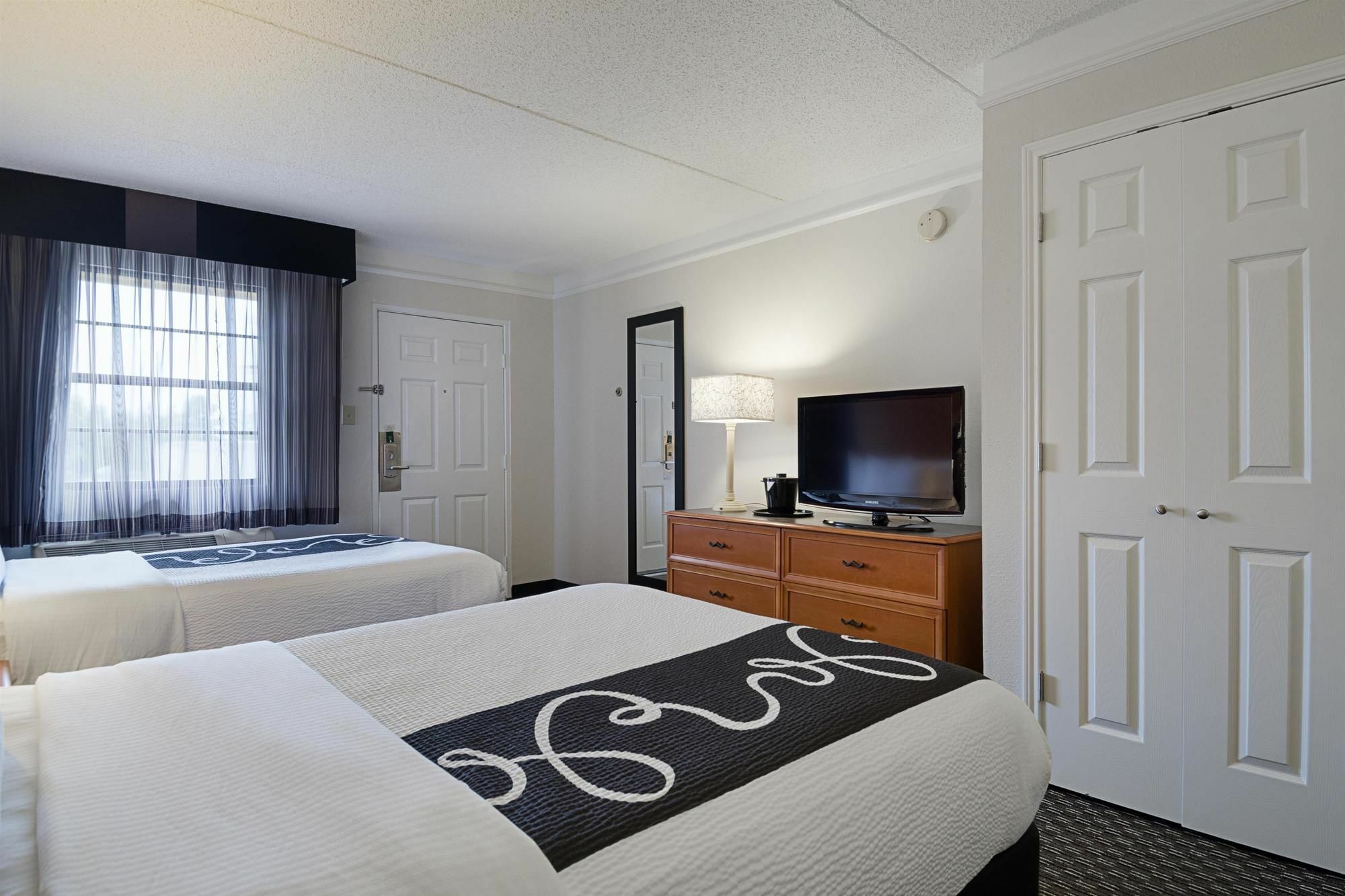Отель La Quinta By Wyndham St. Louis Westport Мэриленд-Хайтс Экстерьер фото